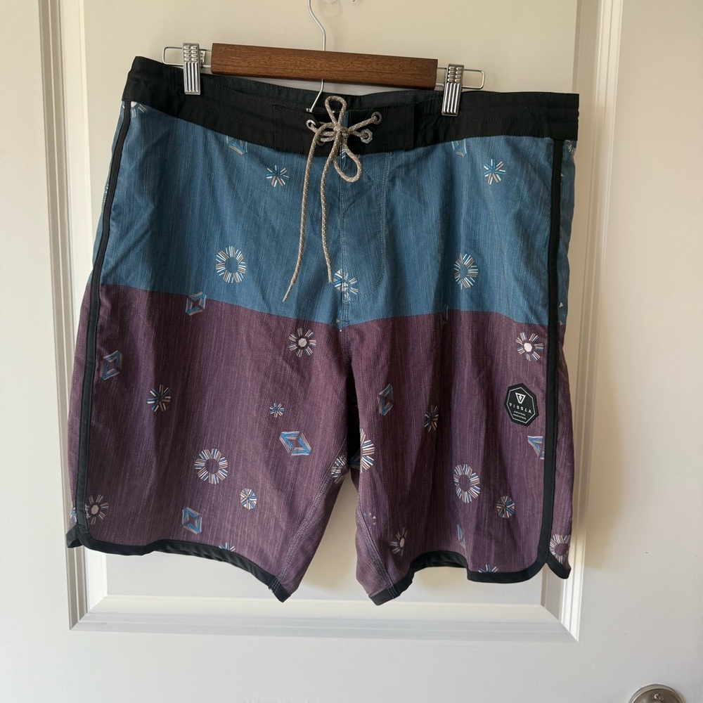 VISSLA Blue Board Shorts 36x20, like new condition, sharp!